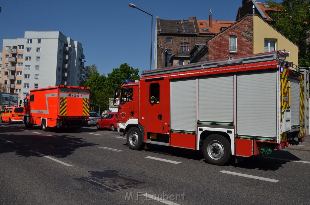 Feuer 2  Koeln Muelheim Clevischer Ring P029.JPG - Miklos Laubert